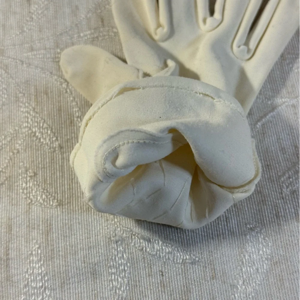 Vintage Women’s off-white‎ gloves. With floral design with dainty beads. 8 1/2”